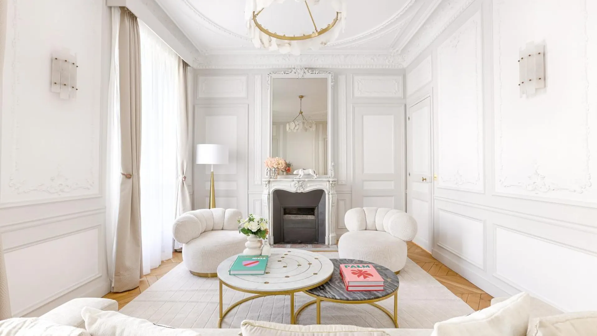 Appartement Artistique De Luxe 3 Chambres Sur Champs Elysee Paris Apartment
