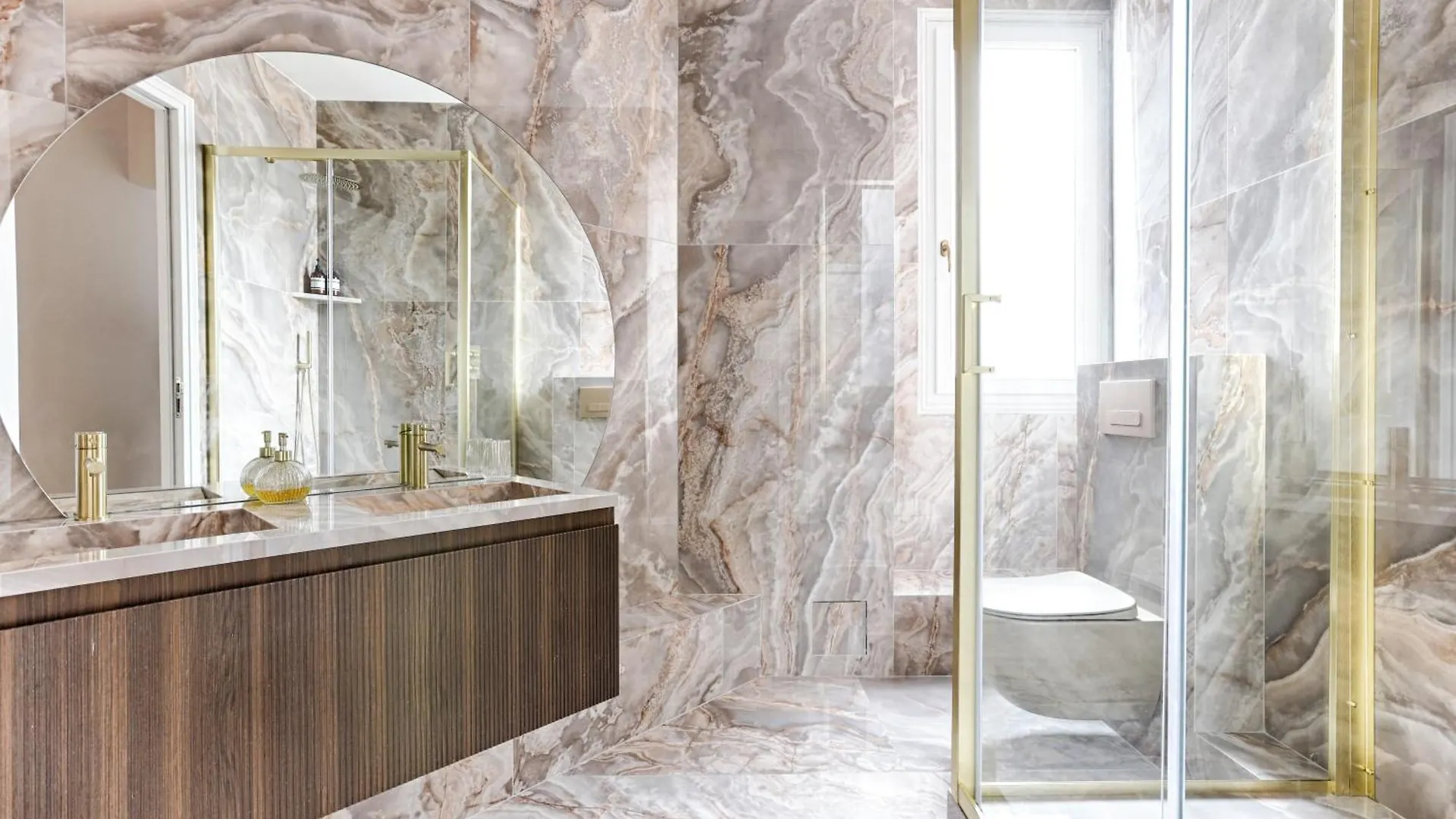 Appartement Artistique De Luxe 3 Chambres Sur Champs Elysee Paris