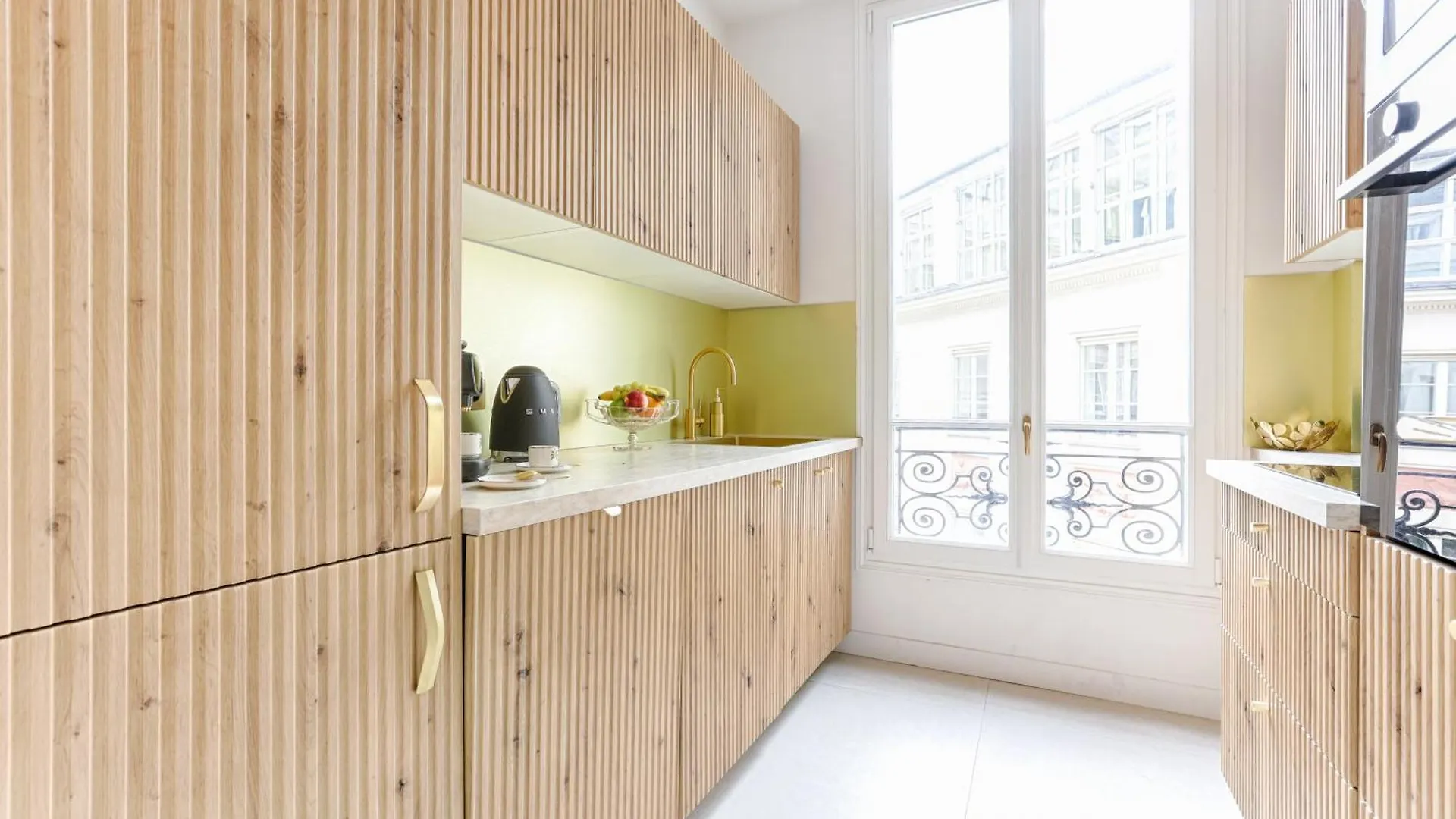 Appartement Artistique De Luxe 3 Chambres Sur Champs Elysee Paris Apartment