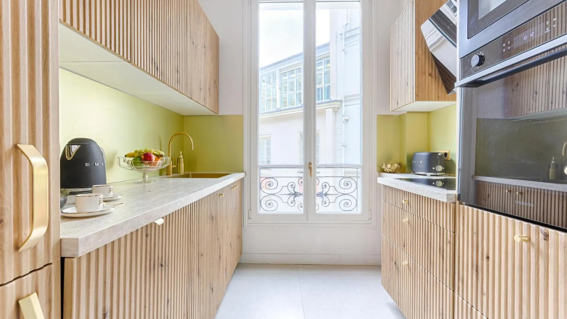 Appartement Artistique De Luxe 3 Chambres Sur Champs Elysee Paris 0*,  France