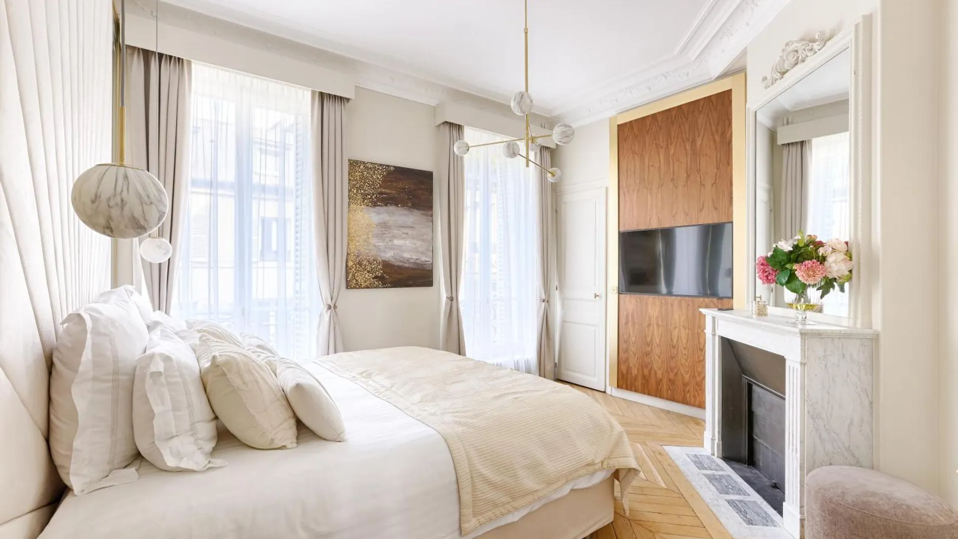 Appartement Artistique De Luxe 3 Chambres Sur Champs Elysee Paris Apartment