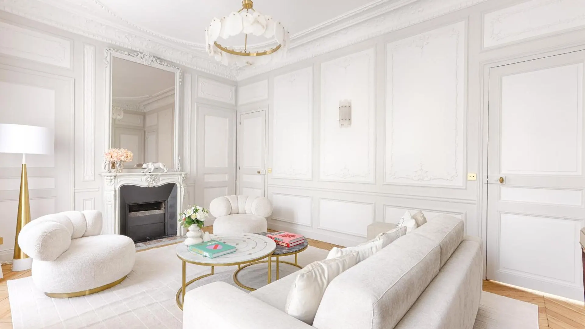 Appartement Artistique De Luxe 3 Chambres Sur Champs Elysee Paris Apartment